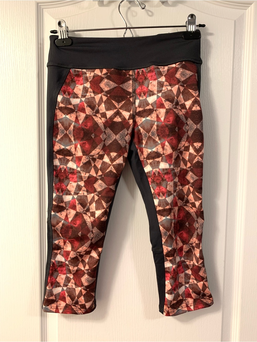 Forever 21 Women's Capri Legging Small Crop Activewear Gym Athletic Pilates Yoga